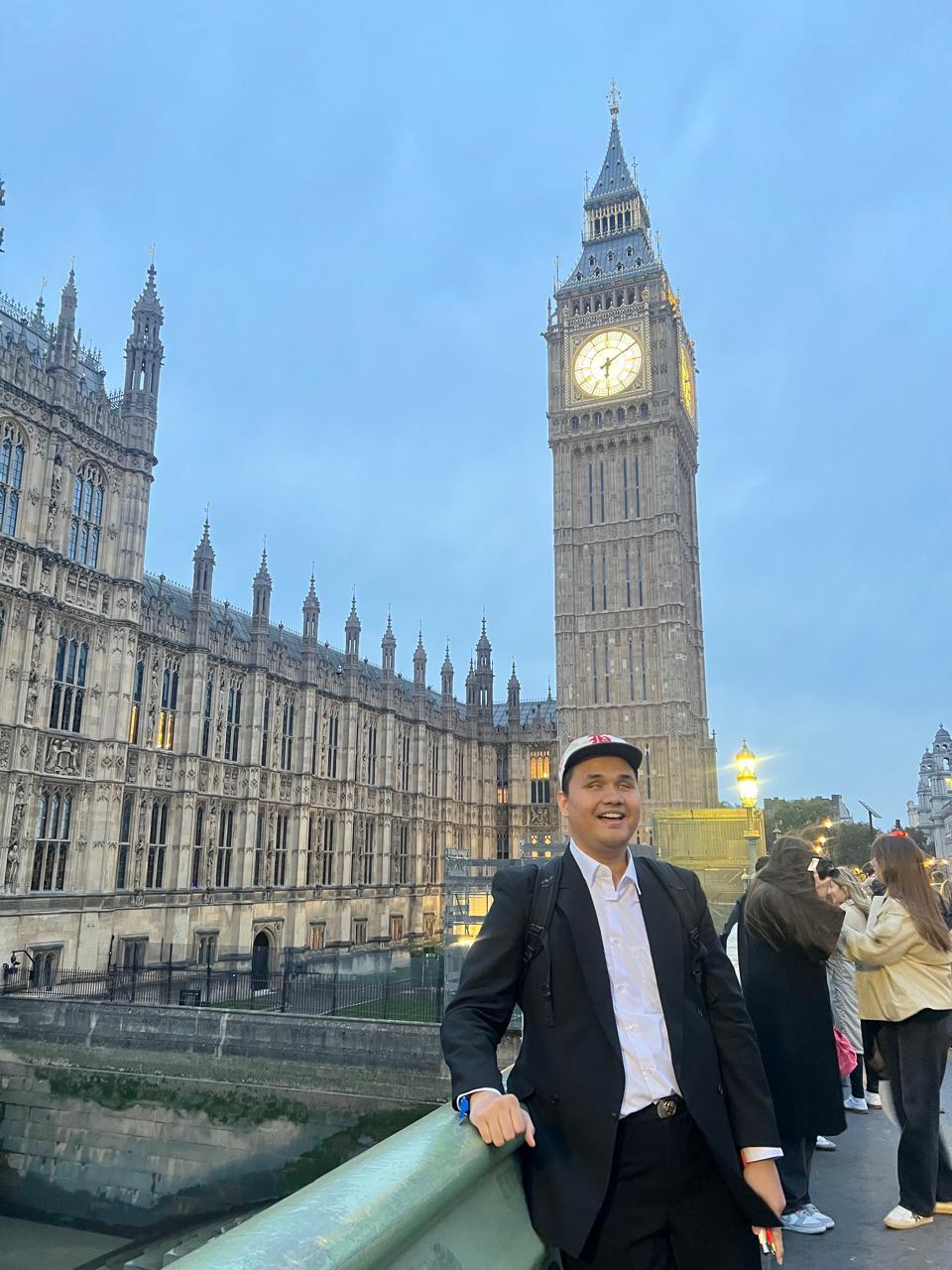 Foto Dimas P. Muharam di depan Big Ben, London, UK